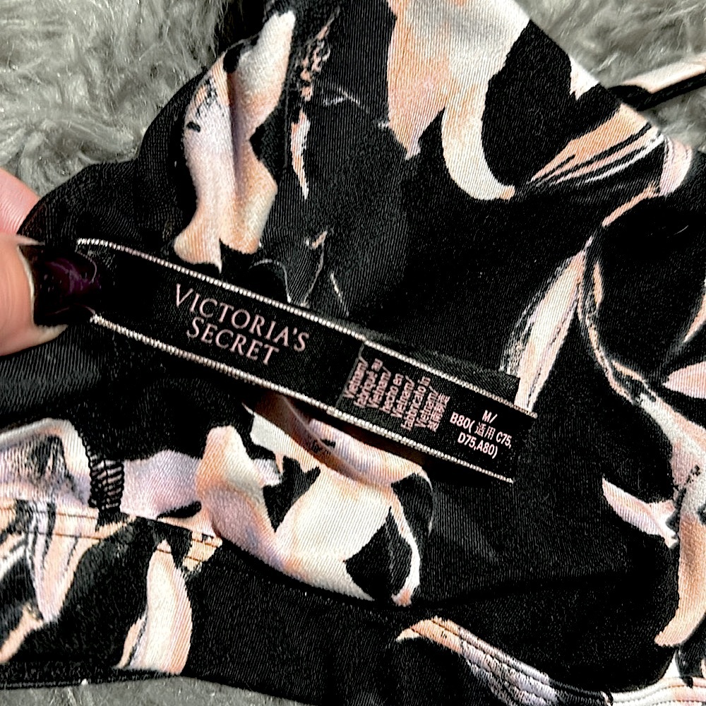Victoria Secret Incredible Essential Floral Leggings & Sports Bra Set - Picture 3 of 10